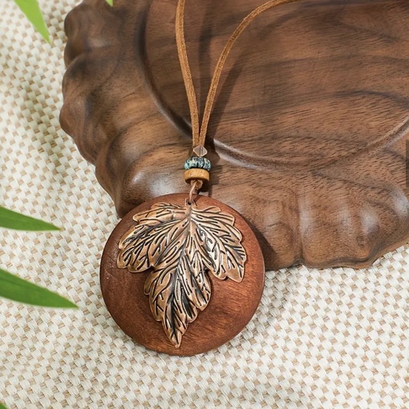 Jewelry - Elegant Brown Leaf Multi-Layer Pendant Necklace